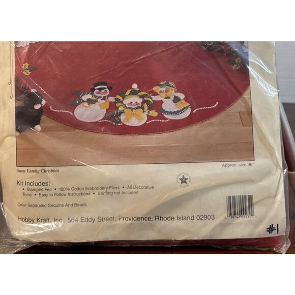 Vintage Hobby Kraft Felt Tree Skirt Kit Snow Family Christmas Tree Skirt 36" - Picture 4 of 7